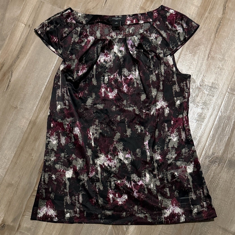 Ann Taylor Cap Sleeve Abstract Pleated Neckline, Sz 8